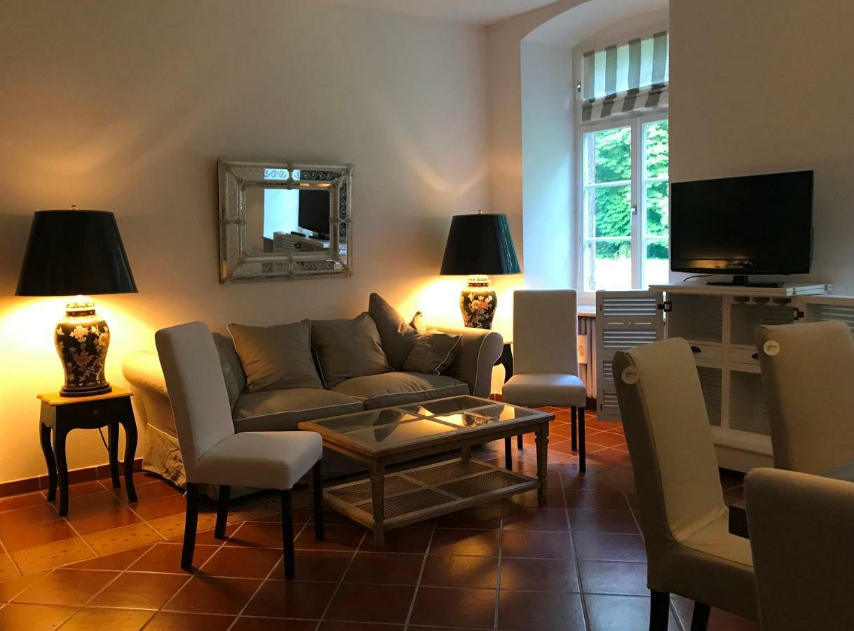 Elegantes Gaesteapartment Verano In Schloss Und Hofgut Langenzell Wiesenbach Екстериор снимка